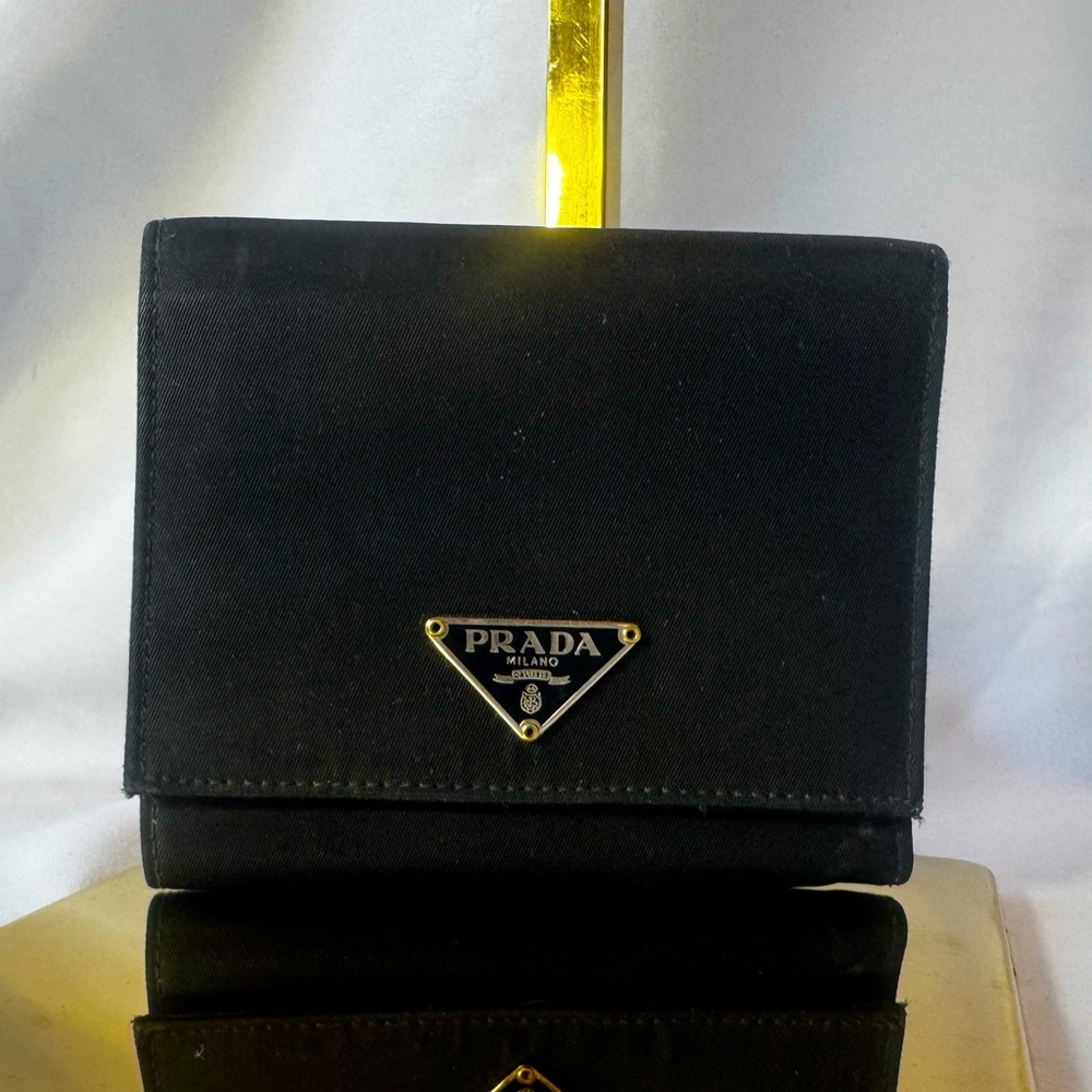 PRADA NYLON COMPACT BIFOLD WALLET. IN PRISTINE CONDITION. 100% AUTHENTIC.